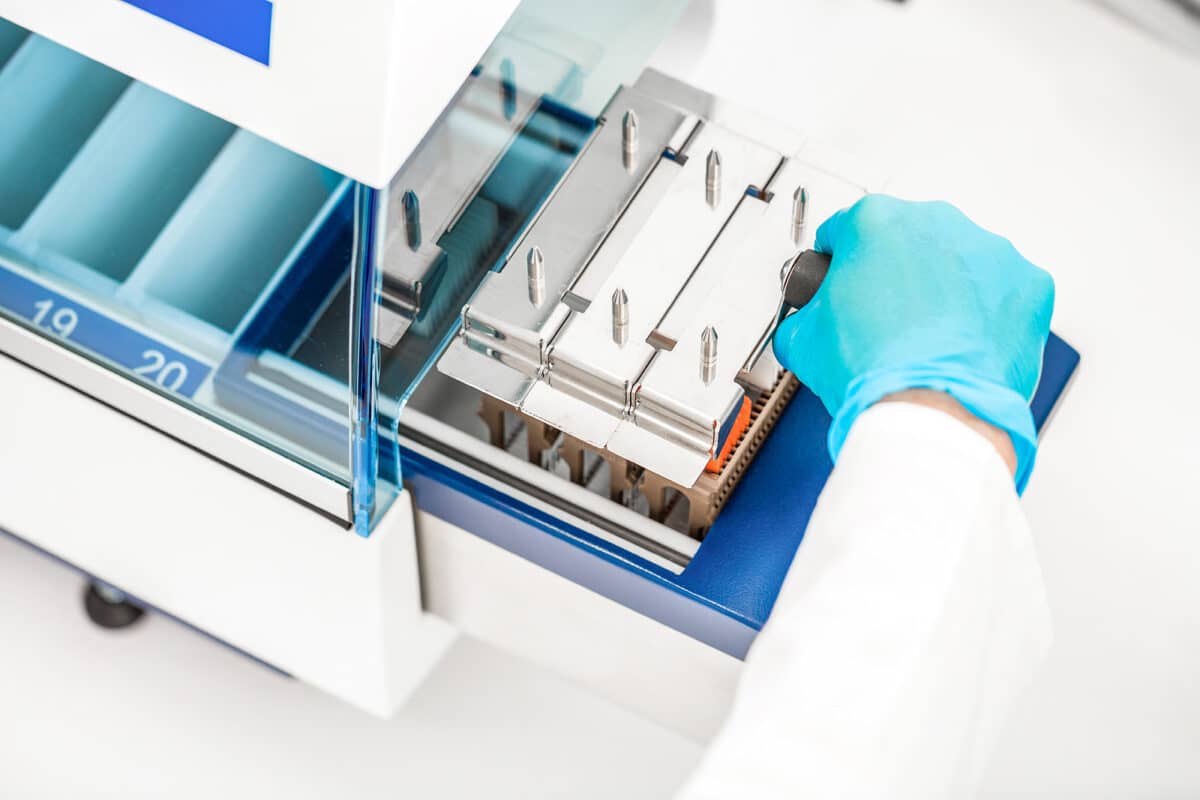 slee faerbesysteme cromatec 8241 1200x800 - Slee Cromatec I / II Staining System