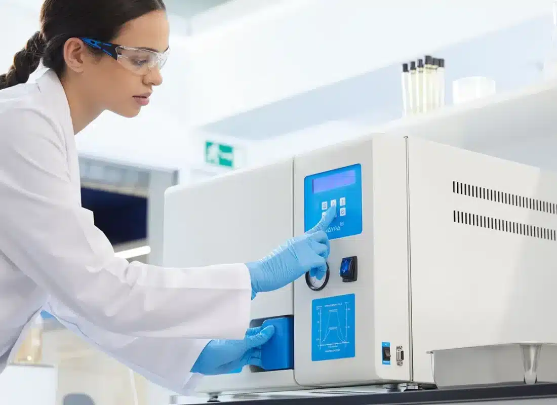 AHS DRY detalle2 1100x800 - RAYPA Front-loading Benchtop Autoclave with Drying AHS-DRY Series