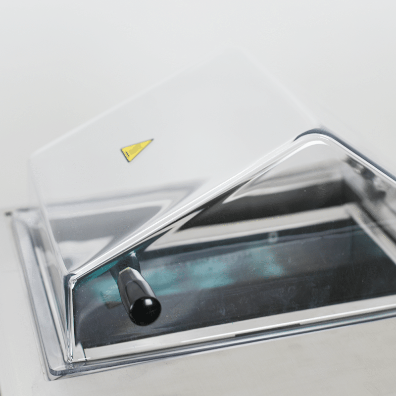 BS2 transparent cover 1 800x800 - JeioTech Lab Companion Shaking Heating Bath